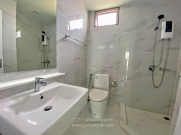 Semi-detached house for sale, Detached house style, corner house, quiet, private, no traffic coming in and out, very new condition, COMO Bianca Bangna