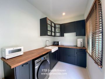 Semi-detached house for sale, Detached house style, corner house, quiet, private, no traffic coming in and out, very new condition, COMO Bianca Bangna