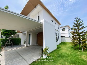 Semi-detached house for sale, Detached house style, corner house, quiet, private, no traffic coming in and out, very new condition, COMO Bianca Bangna