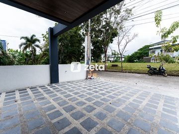 Xavier Estates Middle Ridge Lot House with View