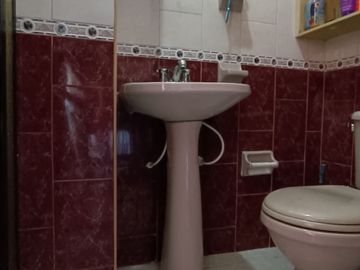 EDIFICIO DE 4 PISOS, 3 Locales, 5 Apartamentos, Villa del Sur, Lote 240M2, Construida 784M2