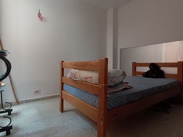 EDIFICIO DE 4 PISOS, 3 Locales, 5 Apartamentos, Villa del Sur, Lote 240M2, Construida 784M2