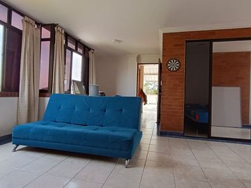 EDIFICIO DE 4 PISOS, 3 Locales, 5 Apartamentos, Villa del Sur, Lote 240M2, Construida 784M2