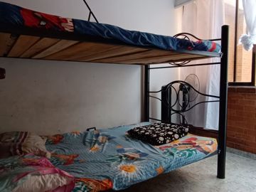 EDIFICIO DE 4 PISOS, 3 Locales, 5 Apartamentos, Villa del Sur, Lote 240M2, Construida 784M2