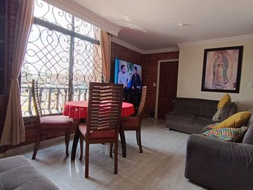 EDIFICIO DE 4 PISOS, 3 Locales, 5 Apartamentos, Villa del Sur, Lote 240M2, Construida 784M2