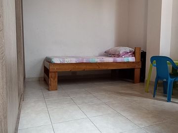 EDIFICIO DE 4 PISOS, 3 Locales, 5 Apartamentos, Villa del Sur, Lote 240M2, Construida 784M2