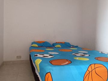 EDIFICIO DE 4 PISOS, 3 Locales, 5 Apartamentos, Villa del Sur, Lote 240M2, Construida 784M2
