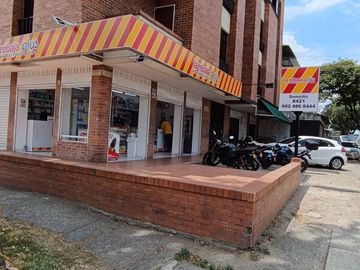 EDIFICIO DE 4 PISOS, 3 Locales, 5 Apartamentos, Villa del Sur, Lote 240M2, Construida 784M2