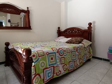 EDIFICIO DE 4 PISOS, 3 Locales, 5 Apartamentos, Villa del Sur, Lote 240M2, Construida 784M2