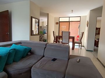 EDIFICIO DE 4 PISOS, 3 Locales, 5 Apartamentos, Villa del Sur, Lote 240M2, Construida 784M2