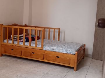 EDIFICIO DE 4 PISOS, 3 Locales, 5 Apartamentos, Villa del Sur, Lote 240M2, Construida 784M2