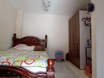 EDIFICIO DE 4 PISOS, 3 Locales, 5 Apartamentos, Villa del Sur, Lote 240M2, Construida 784M2