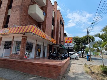 EDIFICIO DE 4 PISOS, 3 Locales, 5 Apartamentos, Villa del Sur, Lote 240M2, Construida 784M2