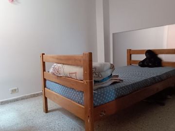 EDIFICIO DE 4 PISOS, 3 Locales, 5 Apartamentos, Villa del Sur, Lote 240M2, Construida 784M2
