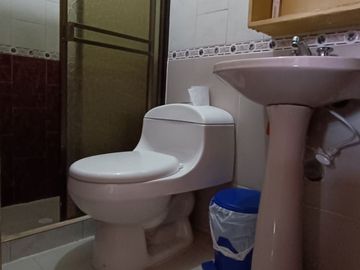 EDIFICIO DE 4 PISOS, 3 Locales, 5 Apartamentos, Villa del Sur, Lote 240M2, Construida 784M2