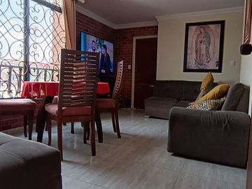 EDIFICIO DE 4 PISOS, 3 Locales, 5 Apartamentos, Villa del Sur, Lote 240M2, Construida 784M2