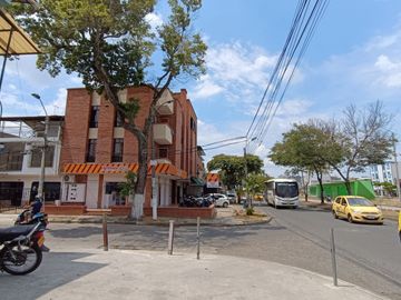 EDIFICIO DE 4 PISOS, 3 Locales, 5 Apartamentos, Villa del Sur, Lote 240M2, Construida 784M2