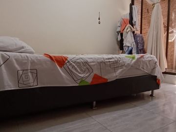 EDIFICIO DE 4 PISOS, 3 Locales, 5 Apartamentos, Villa del Sur, Lote 240M2, Construida 784M2
