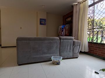 EDIFICIO DE 4 PISOS, 3 Locales, 5 Apartamentos, Villa del Sur, Lote 240M2, Construida 784M2