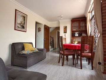 EDIFICIO DE 4 PISOS, 3 Locales, 5 Apartamentos, Villa del Sur, Lote 240M2, Construida 784M2