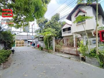 บ้านเดี่ยว ชุมชนจักรพงษ์ (ซ.วัดเวฬุวนาราม 6) เนื้อที่ 76 ตรว. ถนนวัดเวฬุวนาราม เขตดอนเมือง กรุงเทพฯ