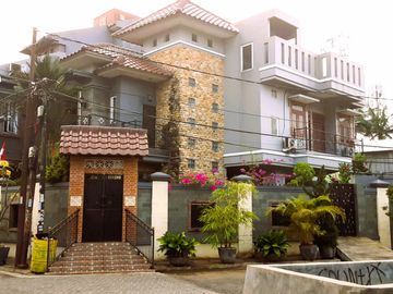 Rumah Hook Dijual di Komplek Perumahan Griya Kencana, Ciledug
