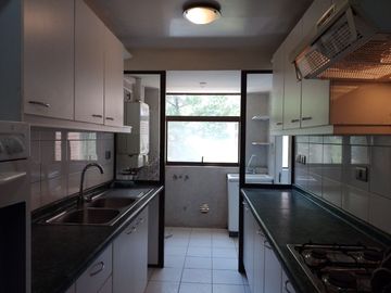 Se Vende departamento 3 D, 3 B, Estacionamiento y bodega, piscinas. Condominio Bosques de la Pirámide, Huechuraba