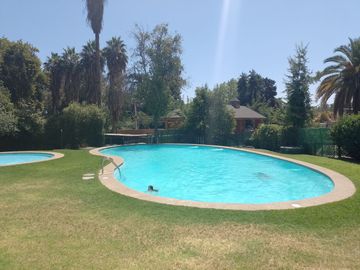 Se Vende departamento 3 D, 3 B, Estacionamiento y bodega, piscinas. Condominio Bosques de la Pirámide, Huechuraba