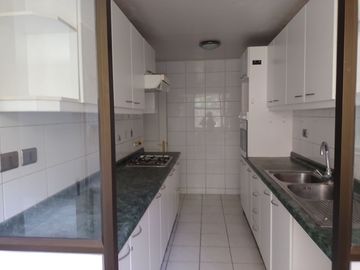 Se Vende departamento 3 D, 3 B, Estacionamiento y bodega, piscinas. Condominio Bosques de la Pirámide, Huechuraba