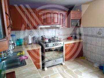 OCASIÓN: CASA DE TRES PISOS EN SAN MARTIN DE PORRAS