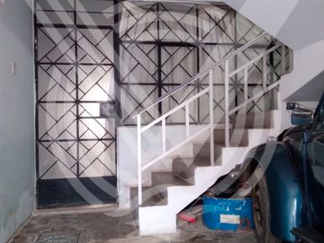 OCASIÓN: CASA DE TRES PISOS EN SAN MARTIN DE PORRAS
