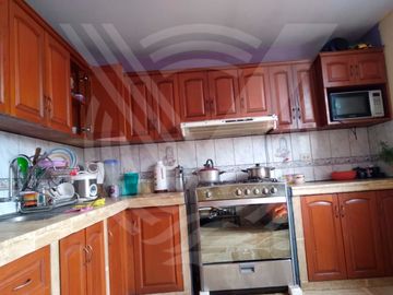OCASIÓN: CASA DE TRES PISOS EN SAN MARTIN DE PORRAS