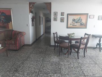 VENTA APTO PISO 23- TORRE ARISTI - EXCELENTE Y HERMOSA VISTA.
