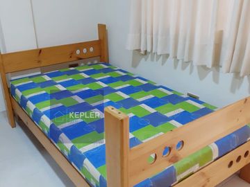 Se alquila habitación con baño privado y amoblada. San Bartolo.