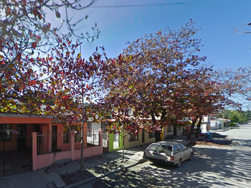 SF-  CASA EN VENTA EN LA ZONA CENTRO