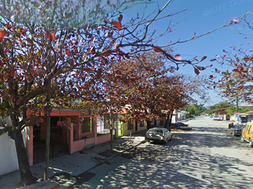 SF-  CASA EN VENTA EN LA ZONA CENTRO