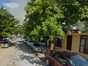 SF-  CASA EN VENTA EN LA ZONA CENTRO