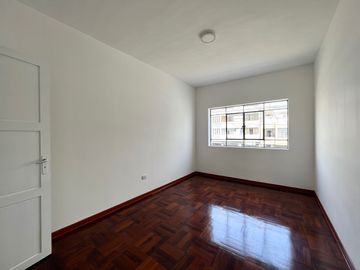 CASA RENOVADA 2 PISOS USO RESIDENCIAL Y COMERCIAL EN JULIO C TELLO, LINCE X $350 MIL DOLARES NEGOCIABLE