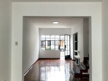 CASA RENOVADA 2 PISOS USO RESIDENCIAL Y COMERCIAL EN JULIO C TELLO, LINCE X $350 MIL DOLARES NEGOCIABLE