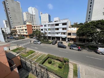 CASA RENOVADA 2 PISOS USO RESIDENCIAL Y COMERCIAL EN JULIO C TELLO, LINCE X $350 MIL DOLARES NEGOCIABLE