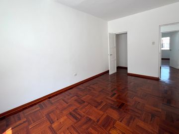 CASA RENOVADA 2 PISOS USO RESIDENCIAL Y COMERCIAL EN JULIO C TELLO, LINCE X $350 MIL DOLARES NEGOCIABLE