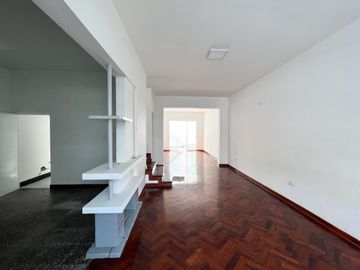CASA RENOVADA 2 PISOS USO RESIDENCIAL Y COMERCIAL EN JULIO C TELLO, LINCE X $350 MIL DOLARES NEGOCIABLE