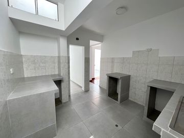 CASA RENOVADA 2 PISOS USO RESIDENCIAL Y COMERCIAL EN JULIO C TELLO, LINCE X $350 MIL DOLARES NEGOCIABLE