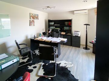 Increíble casa ideal para oficinas en Lomas 4TA, 4 recamaras y 3.5 baños.