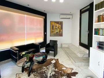 Increíble casa ideal para oficinas en Lomas 4TA, 4 recamaras y 3.5 baños.