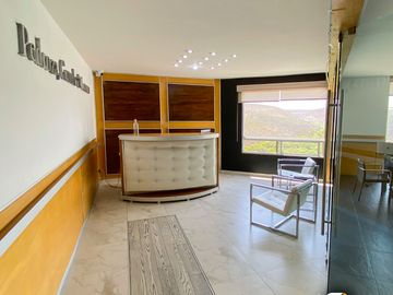 Increíble casa ideal para oficinas en Lomas 4TA, 4 recamaras y 3.5 baños.