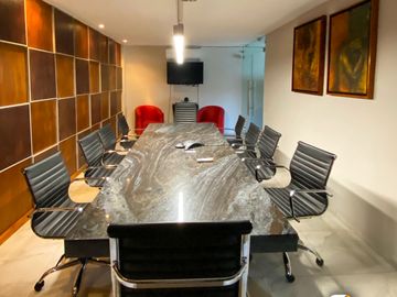 Increíble casa ideal para oficinas en Lomas 4TA, 4 recamaras y 3.5 baños.
