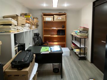 Increíble casa ideal para oficinas en Lomas 4TA, 4 recamaras y 3.5 baños.