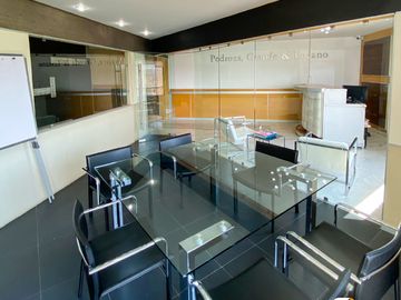 Increíble casa ideal para oficinas en Lomas 4TA, 4 recamaras y 3.5 baños.