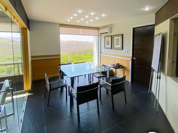 Increíble casa ideal para oficinas en Lomas 4TA, 4 recamaras y 3.5 baños.